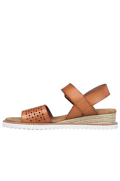 114143 - حذاء رياضي بني موديل LUG Skechers