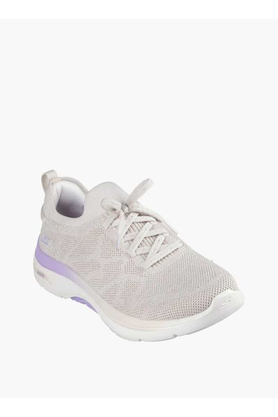 حذاء رياضي نسائي سهل الارتداء من Skechers مصنوع من شبكة مع تفاصيل من الدانتيل Skechers