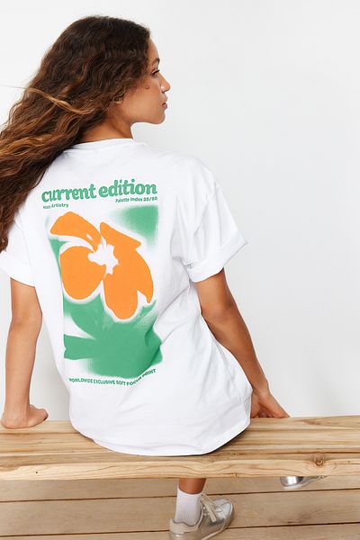 تي شيرت محبوك أبيض 100٪ قطن من الخلف والأمام كبير الحجم / نمط واسع TWOSS24TS00056