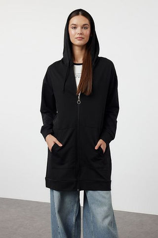 سترة صوفية سوداء بغطاء للرأس وسحاب أساسية محبوكة بمقاس واسع مقاس كبير TCTAW22TW0137