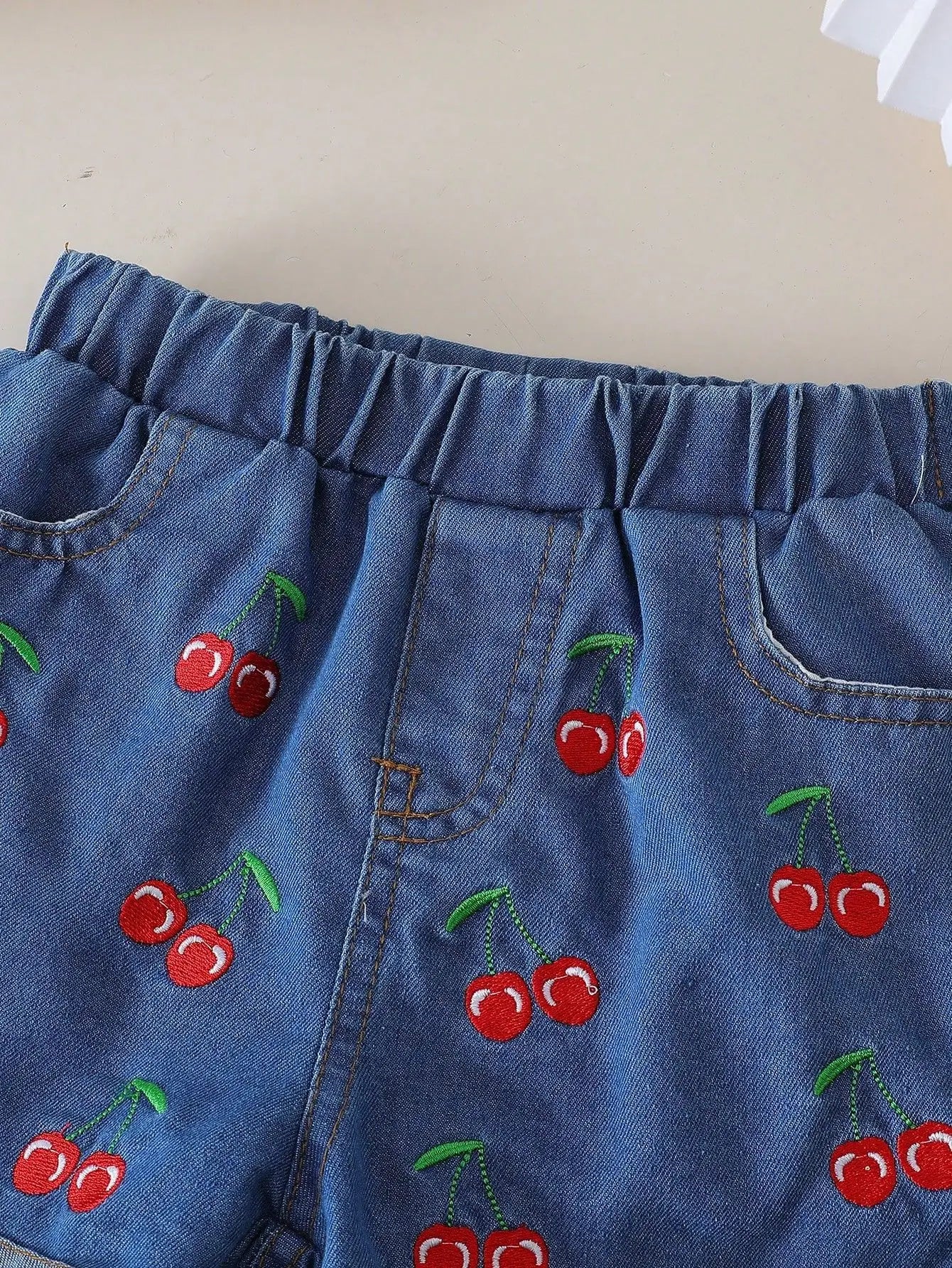 موضة 2025 children's clothing cherry fruit strapless off-shoulder توب elastic shorts بنات clothing sets صيف أطفال clothes بنات