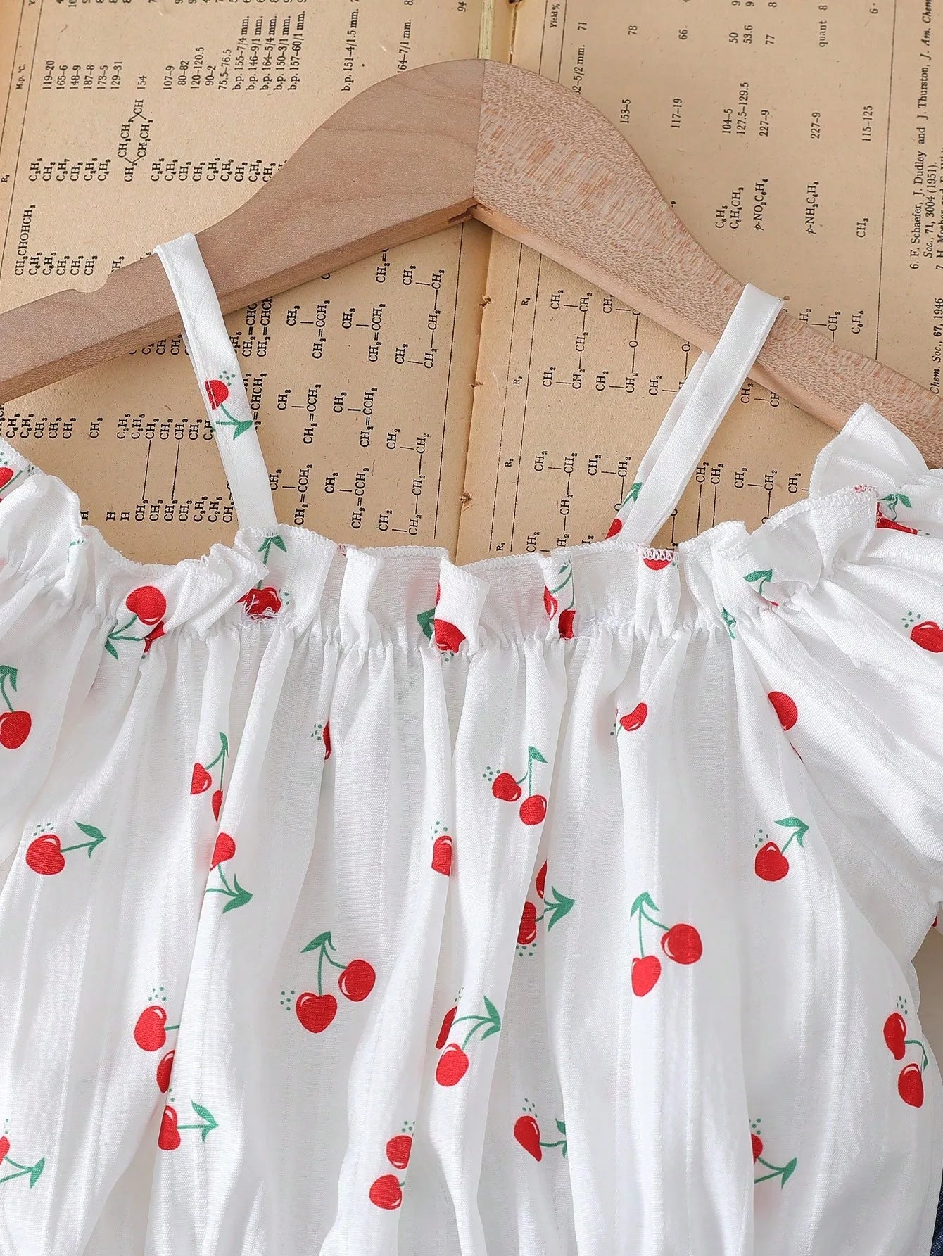 موضة 2025 children's clothing cherry fruit strapless off-shoulder توب elastic shorts بنات clothing sets صيف أطفال clothes بنات
