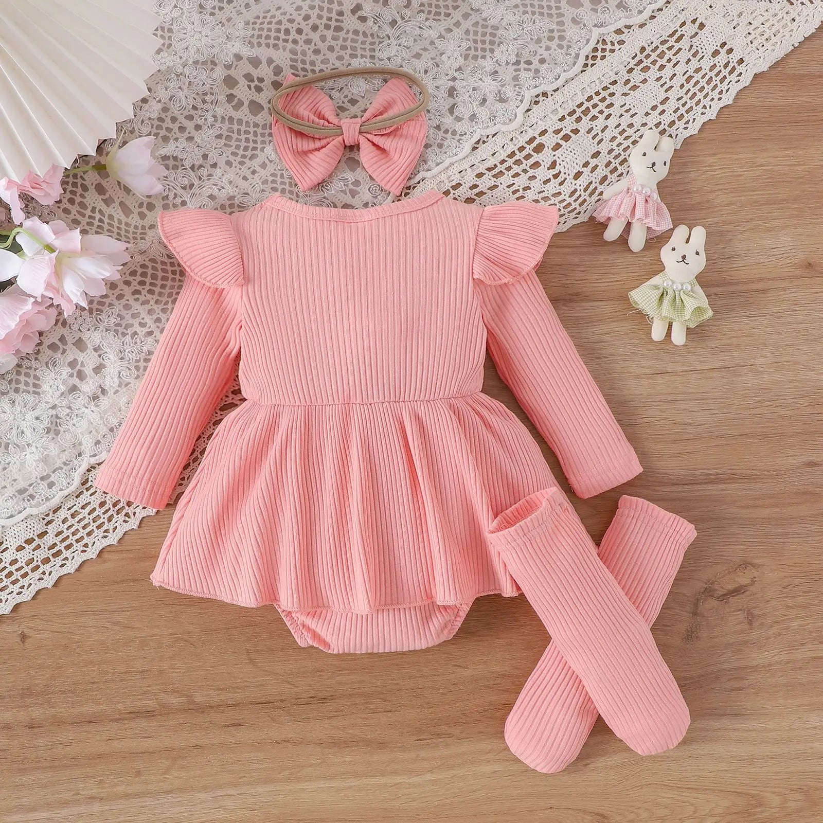 موضة 2025 european american cute ستايل fly كم baby coat pit bow embroidery floral cotton fart coat طقم socks hair band