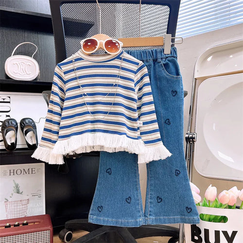 موضة 2025 بنات خريف جديد korean striped tassel jacket bottoming shirt كاجوال ستايل plus love jeans طقم قطعتين size 5t