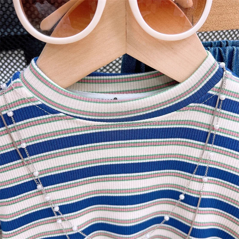 موضة 2025 بنات خريف جديد korean striped tassel jacket bottoming shirt كاجوال ستايل plus love jeans طقم قطعتين size 5t