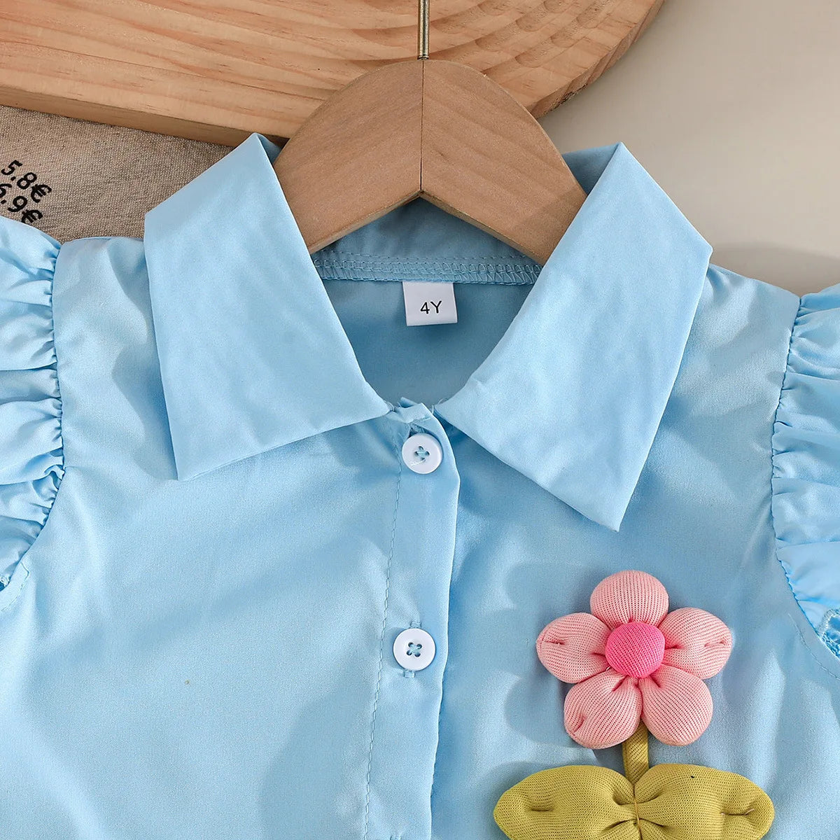 موضة 2025 بنات' صيف جديد طقم flower بدون أكمام shirt pure white half body جيب طقم قطعتين