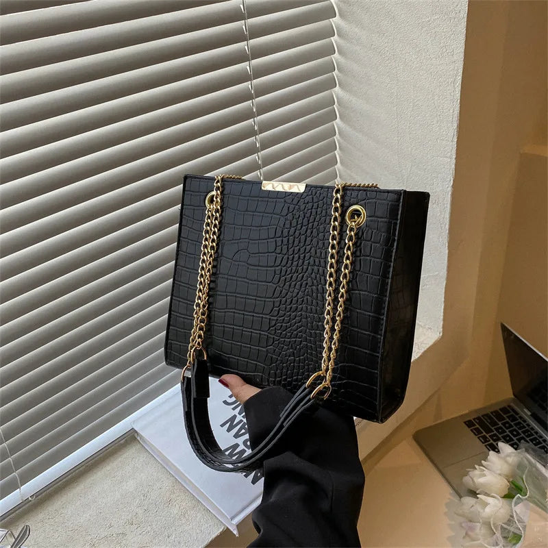 شنطة سهرة شيك للنساء - 2025 New Arrival Bags Brand Golden Chain