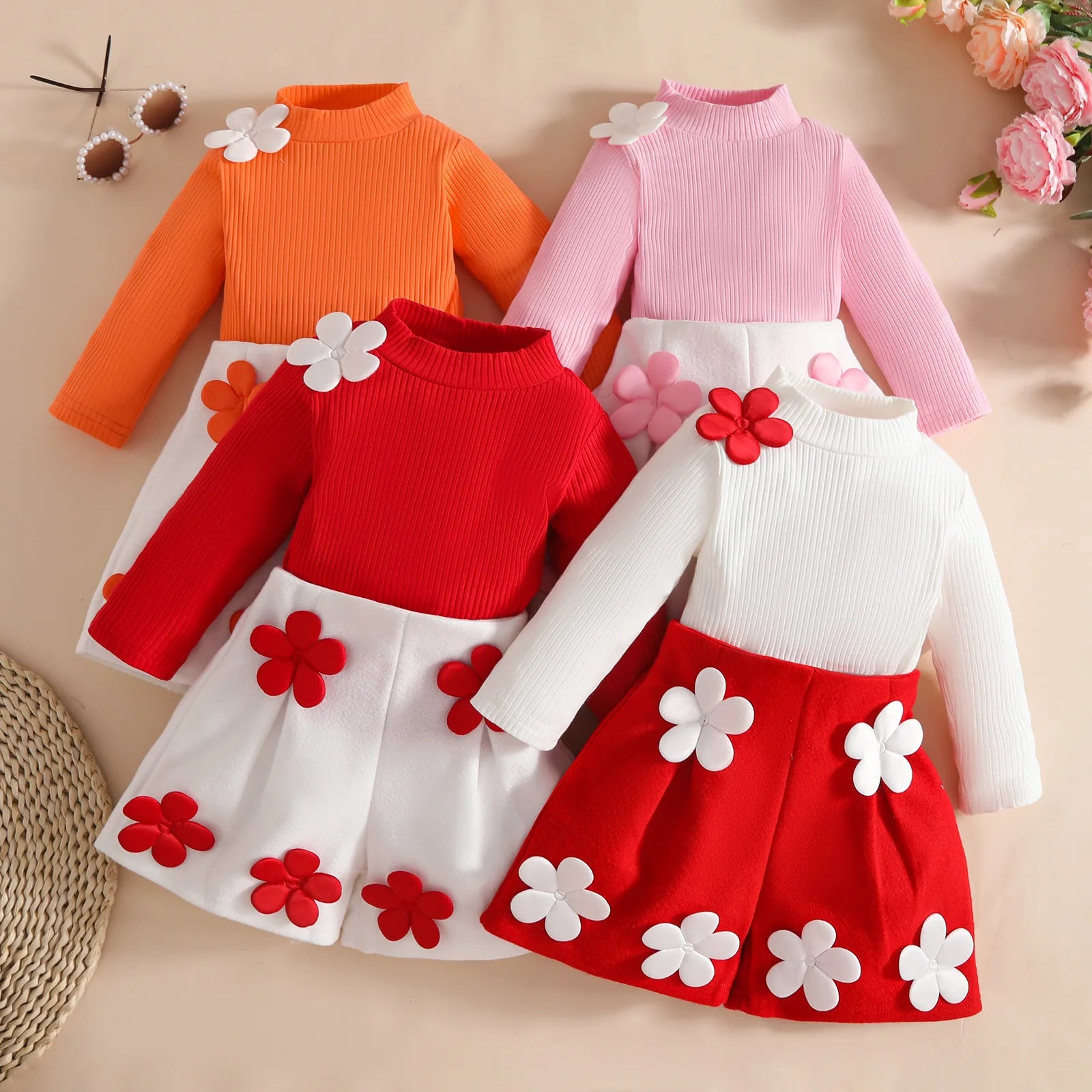 موضة 2025 sweet and fashionable baby بنت small high neck decal أكمام طويلةd توب fabric decal shorts طقم