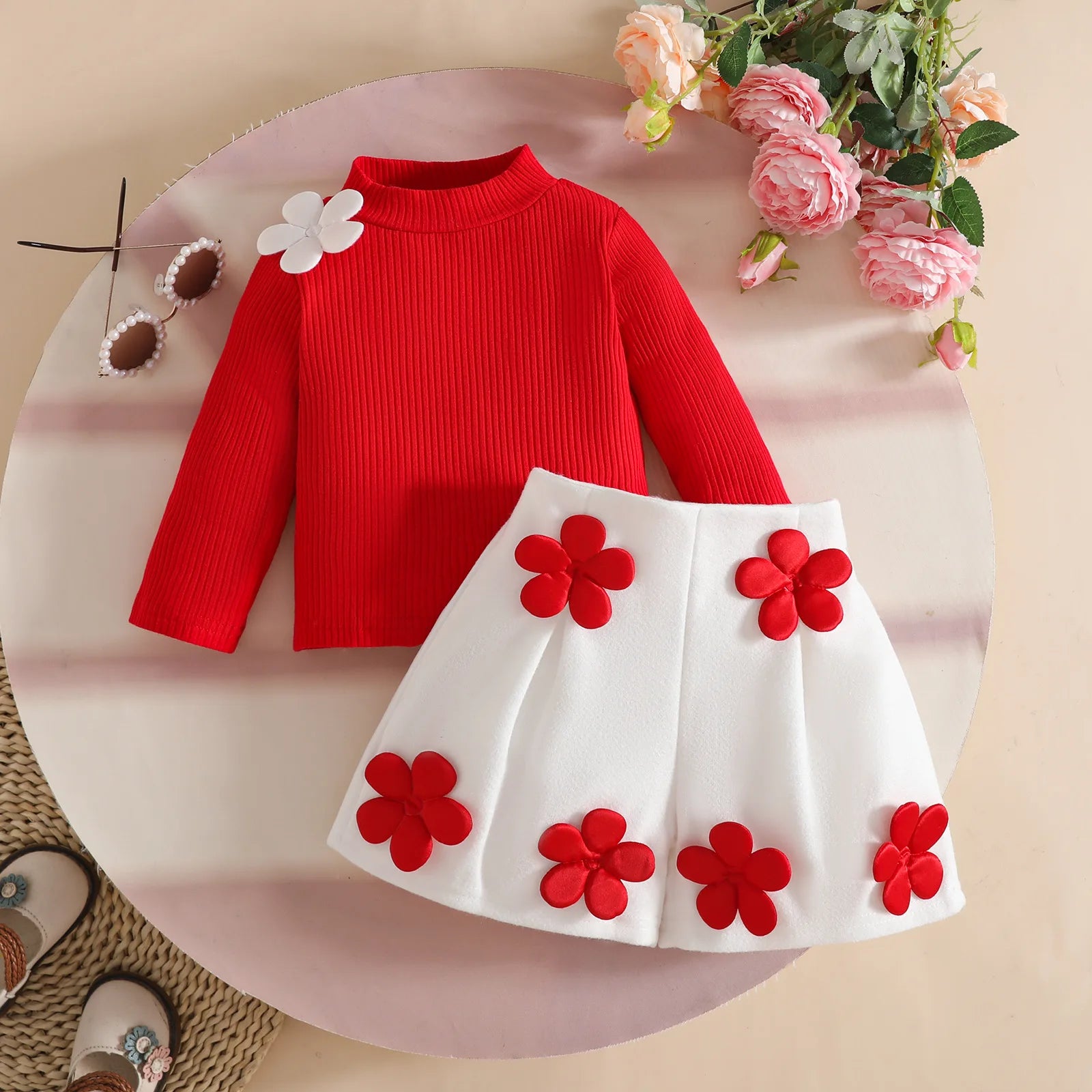 موضة 2025 sweet and fashionable baby بنت small high neck decal أكمام طويلةd توب fabric decal shorts طقم