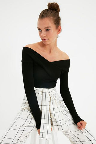 أسود كارمن طوق مضلع أسفل المفاجئة بسط محبوك الجسم TWOAW21BD0053