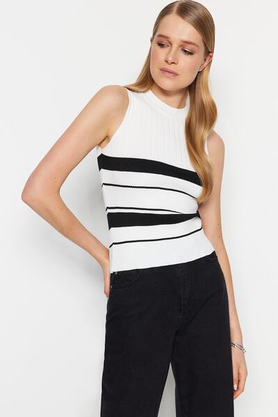 بلوزة بياقة دائرية من إكرو TWOSS21BZ0370