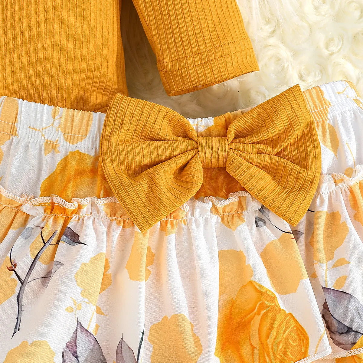 baby بنت ربيع وخريف جديد sweet طقم warm yellow توب flower printed shorts three piece طقم exquisite headscarf