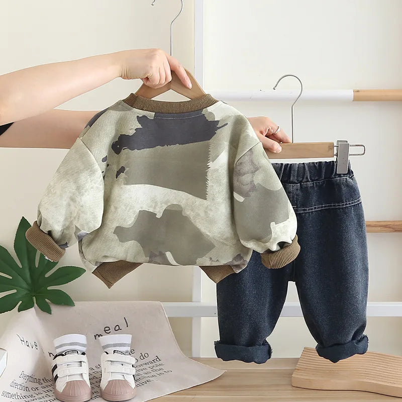 أولاد' ربيع وخريف clothing طقم موضة 2025 جديد children's sports camouflage hoodie طقم قطعتين