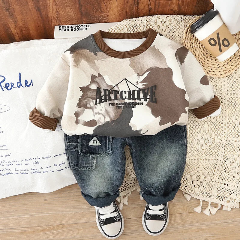 أولاد' ربيع وخريف clothing طقم موضة 2025 جديد children's sports camouflage hoodie طقم قطعتين