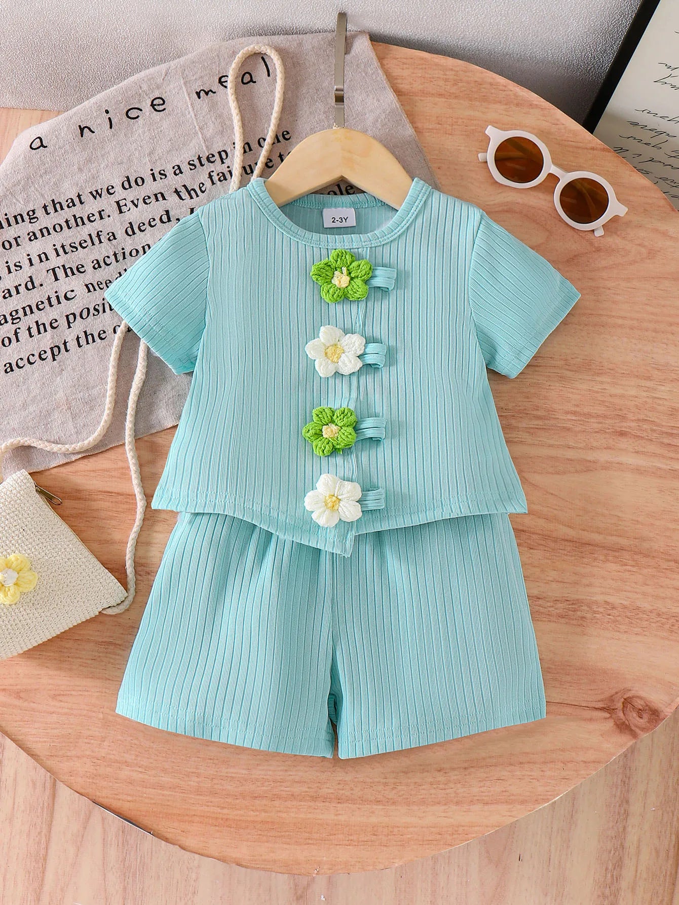 european and american بنات' صيف جديد yarn flower أكمام قصيرةd t-shirt shorts 2-piece طقم