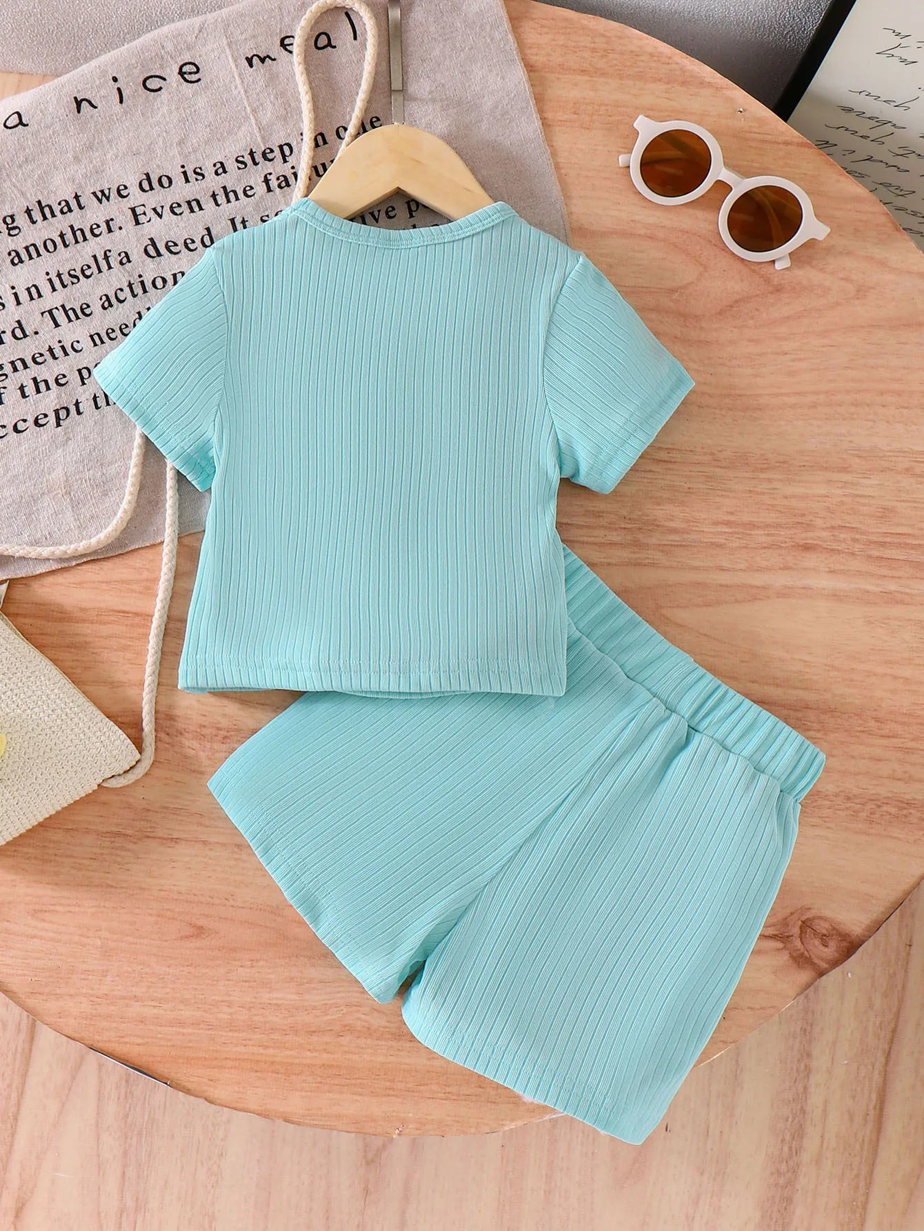 european and american بنات' صيف جديد yarn flower أكمام قصيرةd t-shirt shorts 2-piece طقم