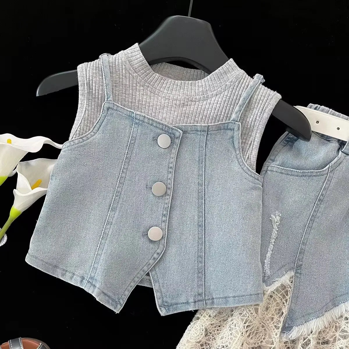 بنات' طقم موضة 2025 صيف جديد بدون أكمام t-shirt cowboy strap فيست lace cowboy half جيب 3-piece طقم