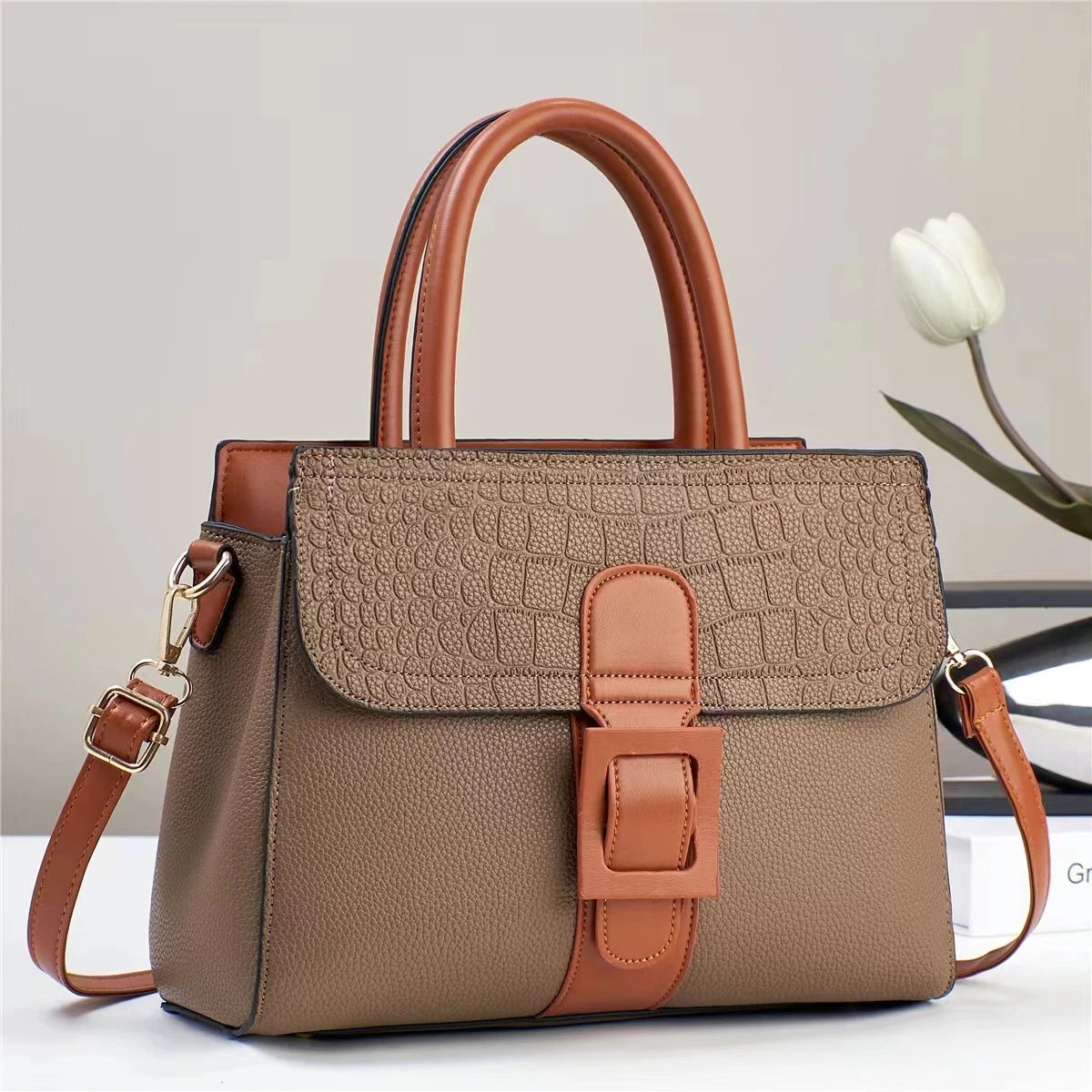 شنطة كروس عملية للنساء - In Stock Handbag Trendy Ladies Hand Bags