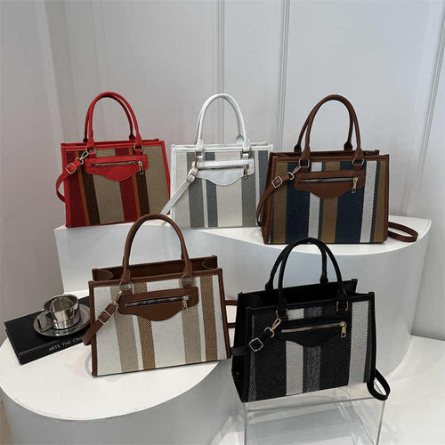 شنط يد بناتي بتصميم لامع موضة 2025 – شنط صغيرة تريندي وسعرها حكاية!