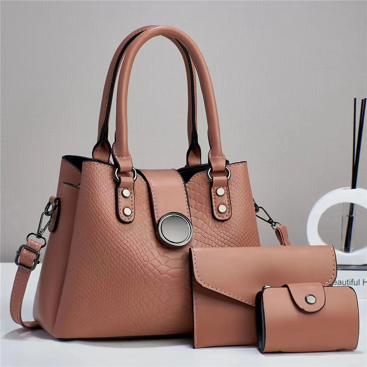 شنطة كروس مميزة للنساء - Hot Sale 2023 Fashion Designer Chain Bag