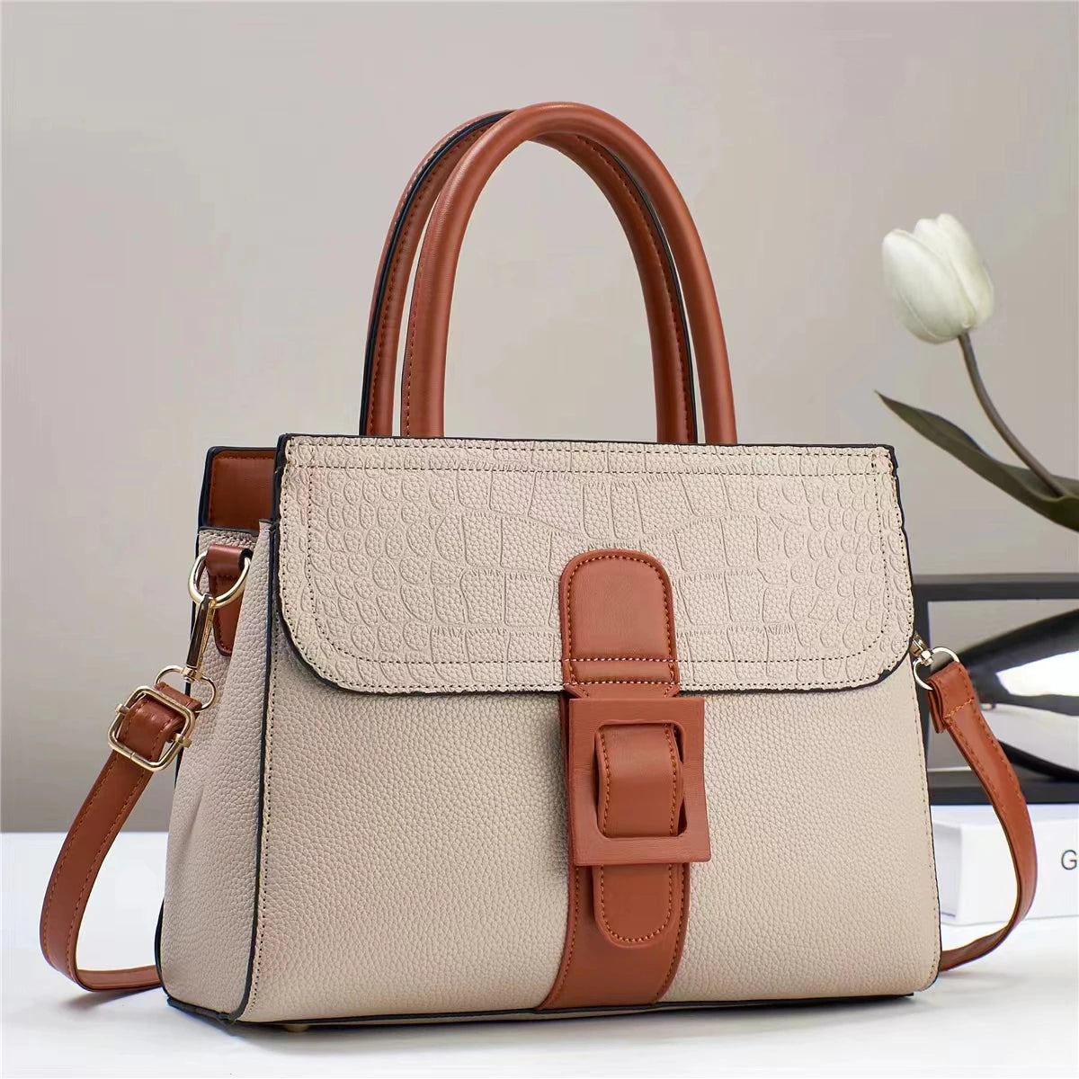 شنطة كروس عملية للنساء - In Stock Handbag Trendy Ladies Hand Bags