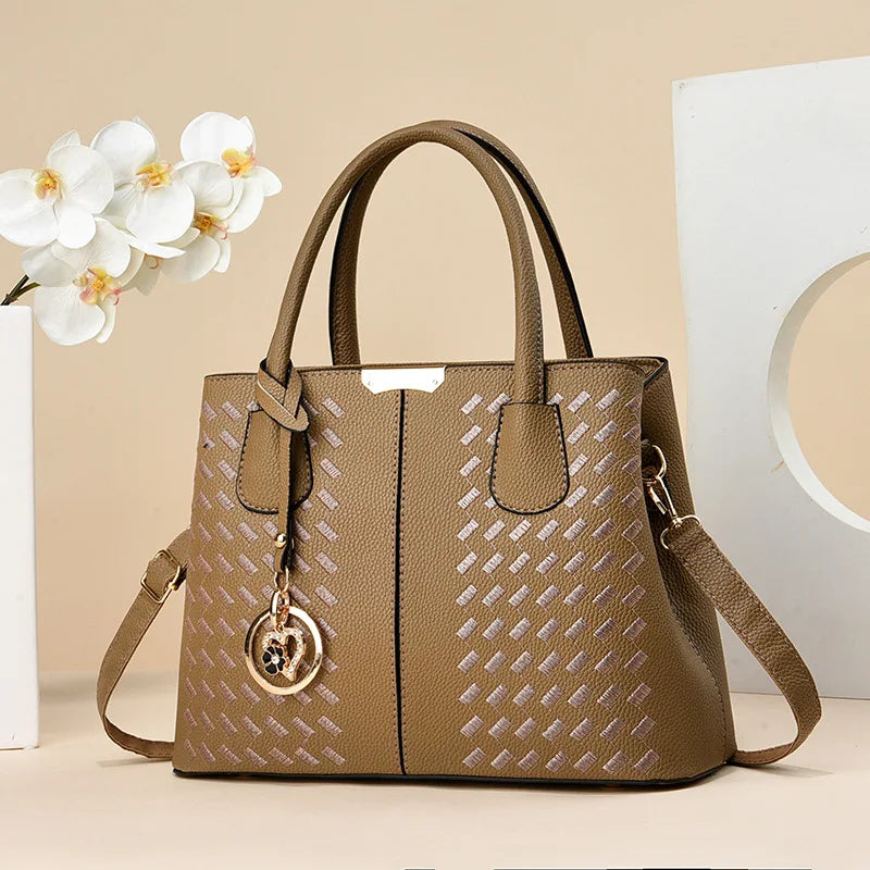شنطة كتف ترند للنساء - 2023 Latest Fashion Tote Bags Women Hand