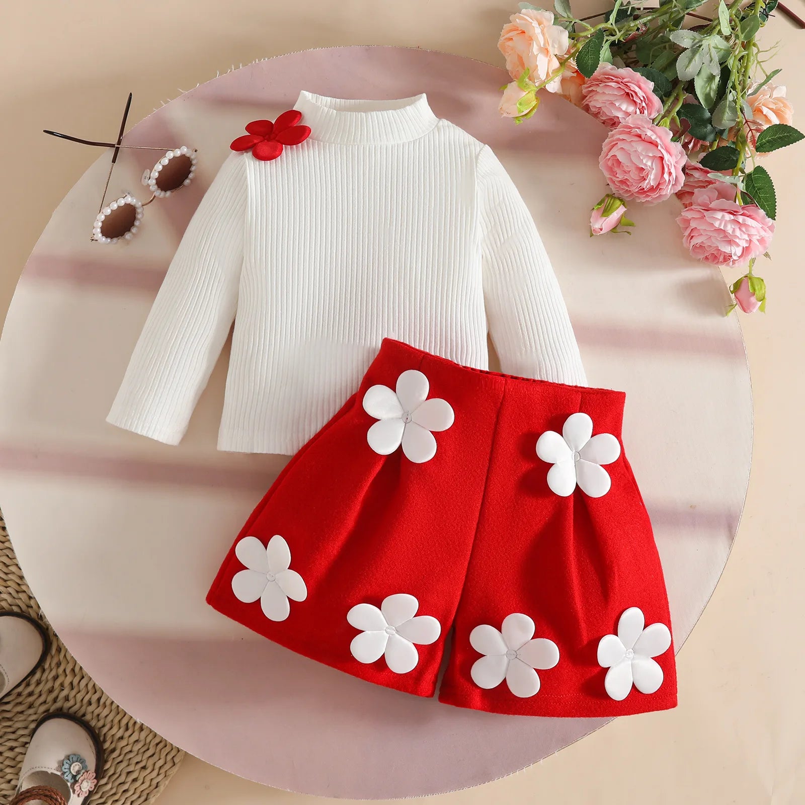 موضة 2025 sweet and fashionable baby بنت small high neck decal أكمام طويلةd توب fabric decal shorts طقم