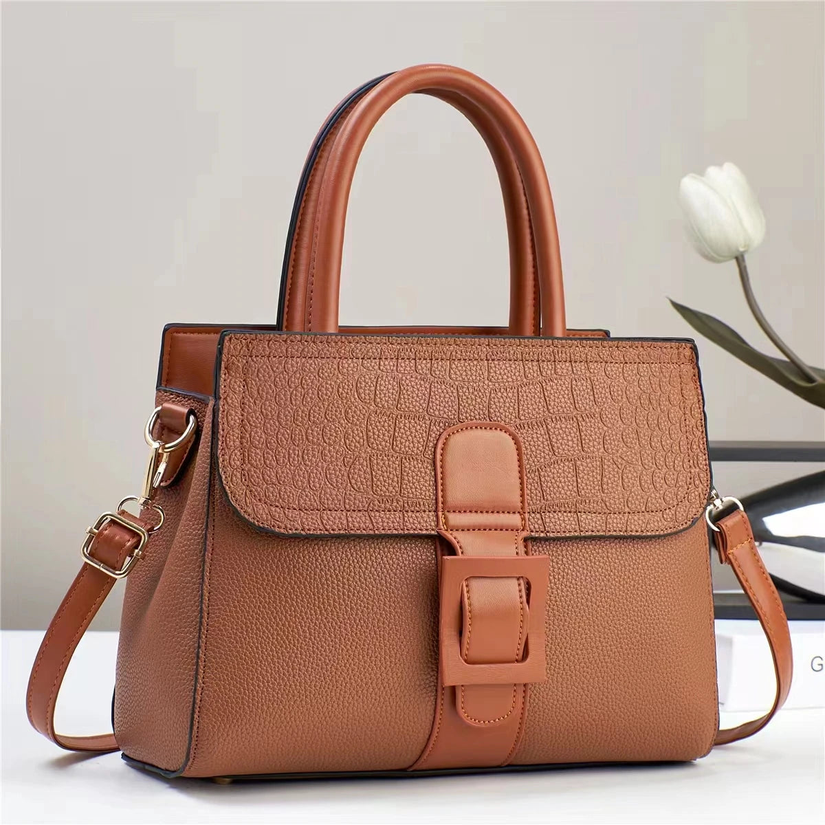 شنطة كروس عملية للنساء - In Stock Handbag Trendy Ladies Hand Bags