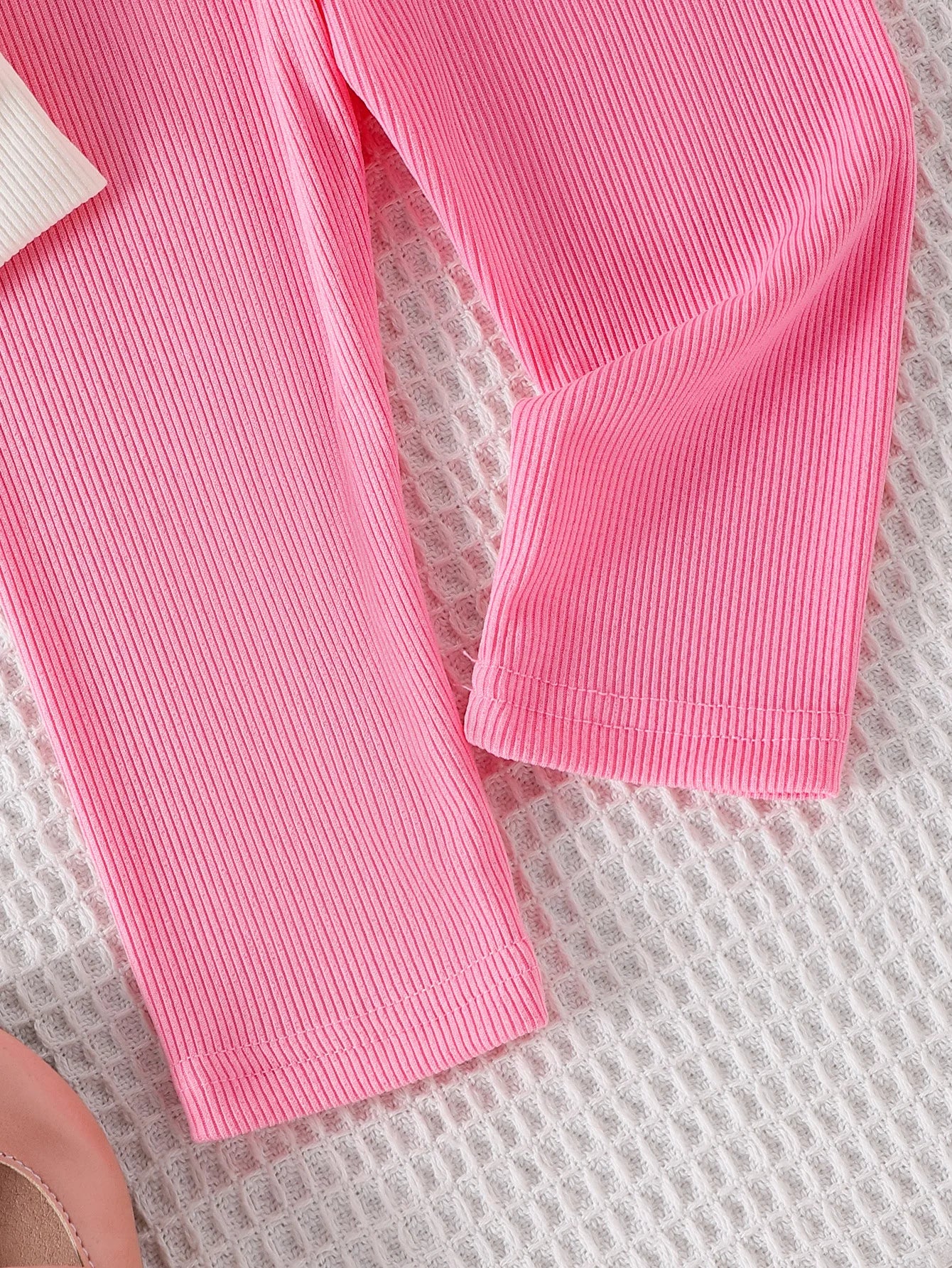 hot selling جديد خريف and شتاء بنات' round neck three-dimensional embroidered flower hoodie solid color pants طقم قطعتين